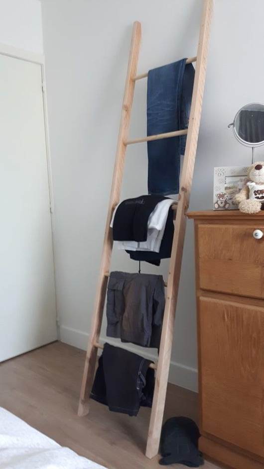 7-DIY-Simple-Clothing-Rack