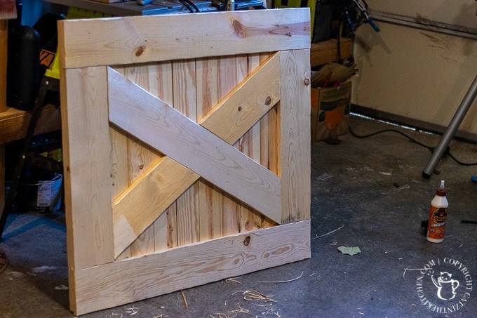 16-DIY-Farmhouse-Baby-Gate