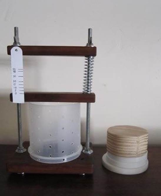 2-DIY-Inexpensive-Cheese-Press