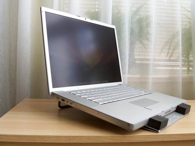 6-DIY-Metallic-Laptop-Stand