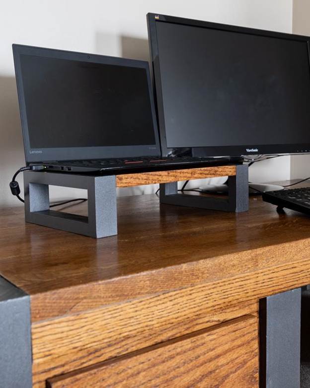 7-DIY-Laptop-Stand-With-Wood