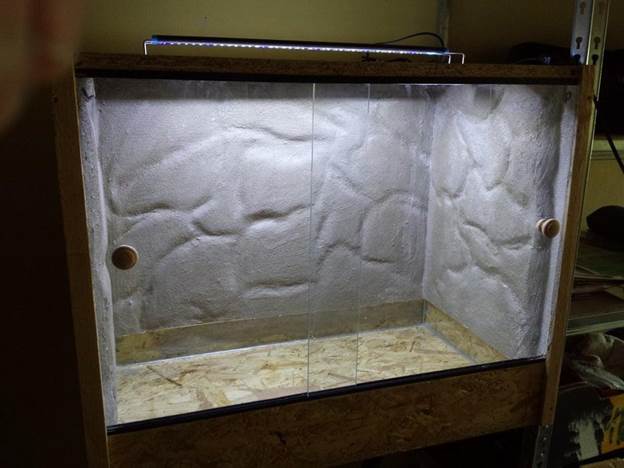 8. Cheap Aquarium Background DIY