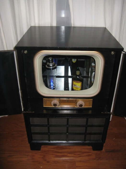 2. DIY Vintage TV Conversion To a Liquor Cabinet