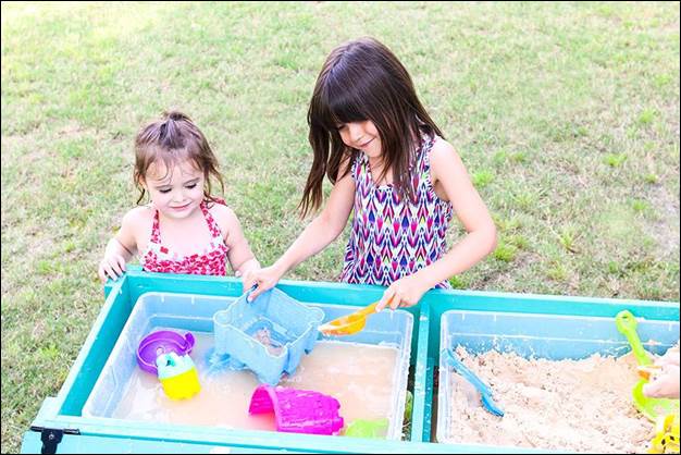 20. DIY Water And Sand Sensory Table