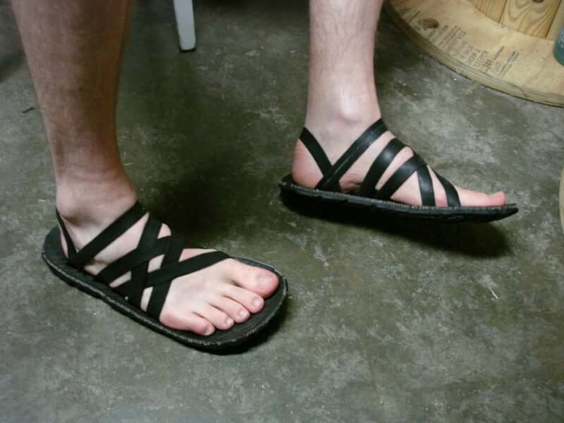 21. Comfy Tire Sandals DIY