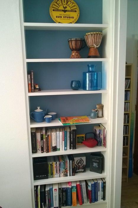 15. DIY Built In Bookshelf