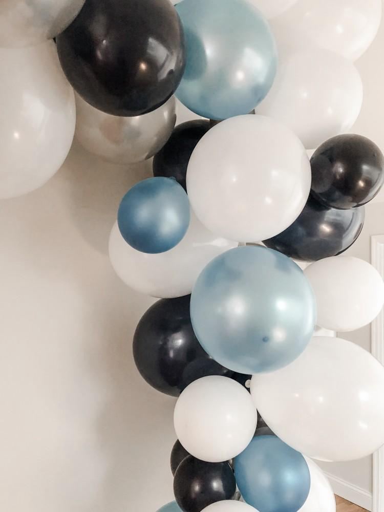 1. Easy Balloon Garland DIY