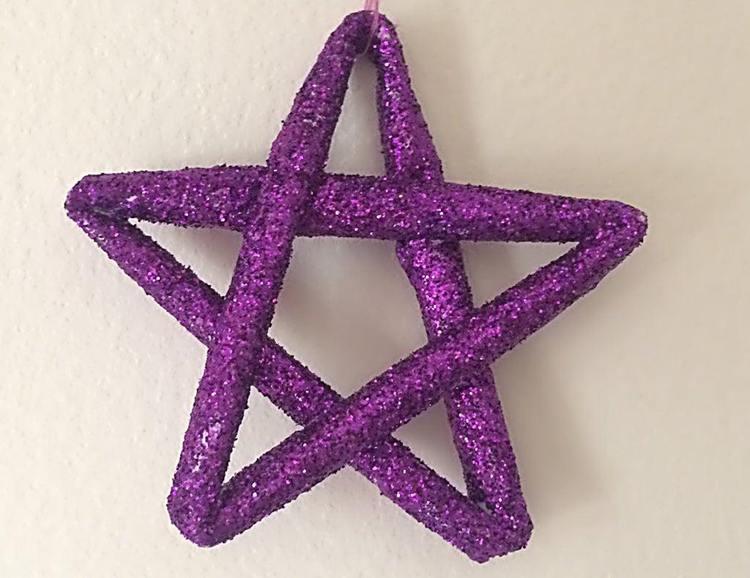 15. DIY Christmas Ornaments Glittering Stars