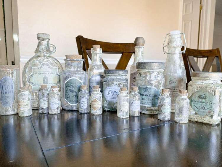 25. DIY Harry Potter Potion Bottles