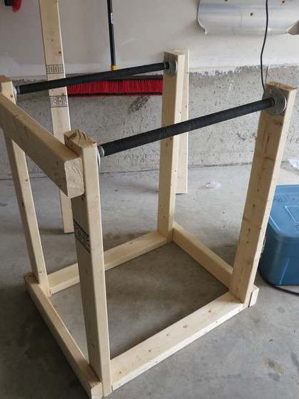 How to Make a Dip Bar Out of Wood