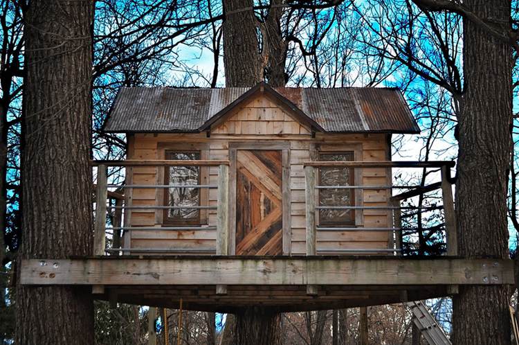 17. DIY Reclaimed Treehouse