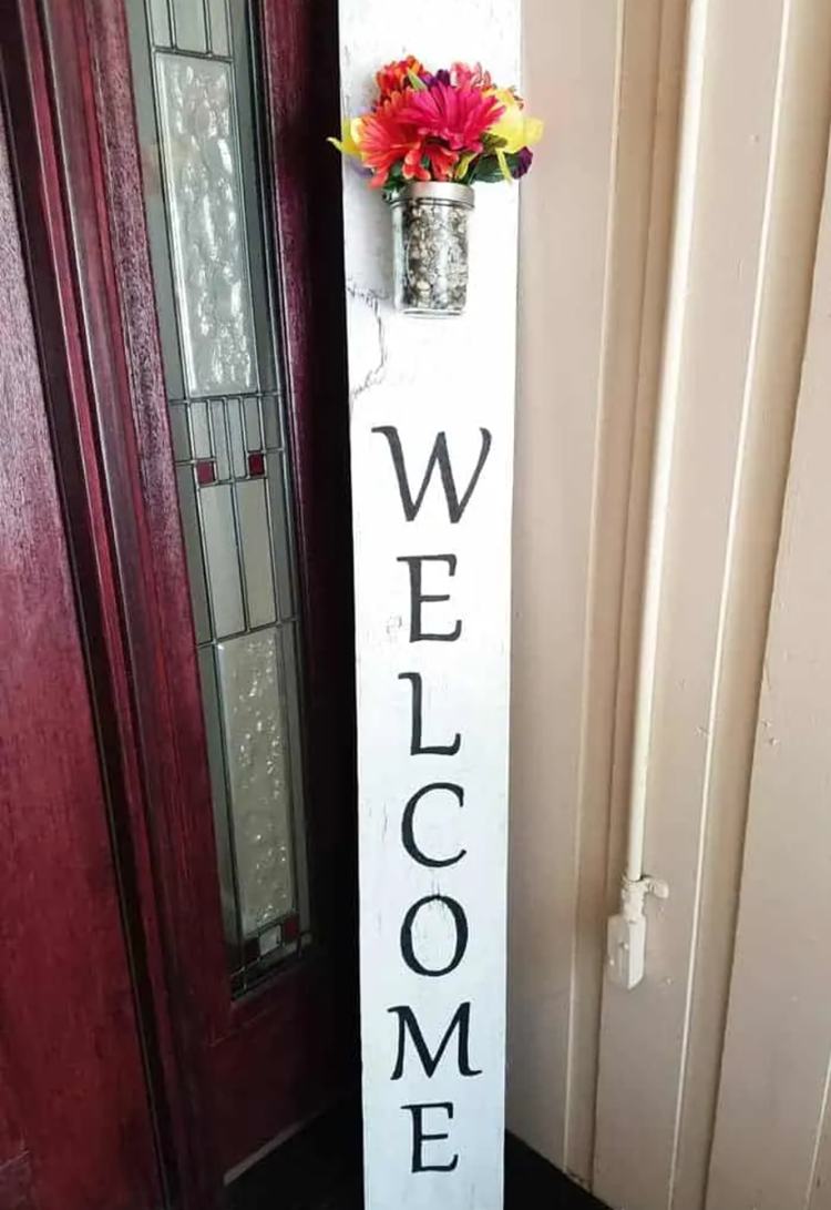 17. Easy Welcome Sign DIY