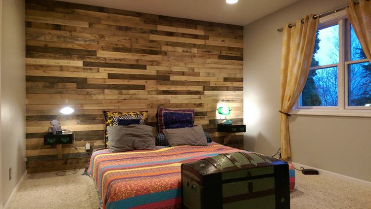 18. DIY Pallet Accent Wall