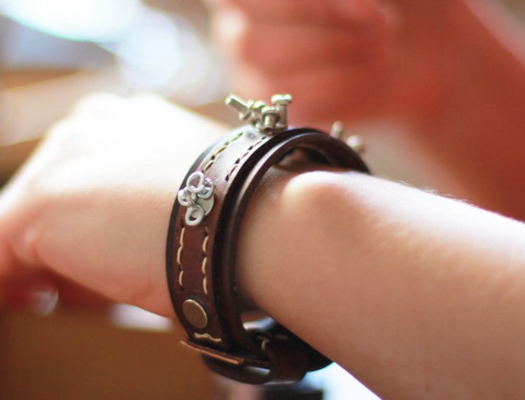 DIY Magnetic Leather Bracelet