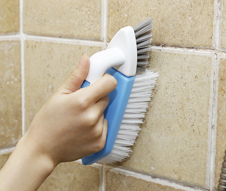 General Step-by-Step Procedure on How to Clean Shower Wall Tiles