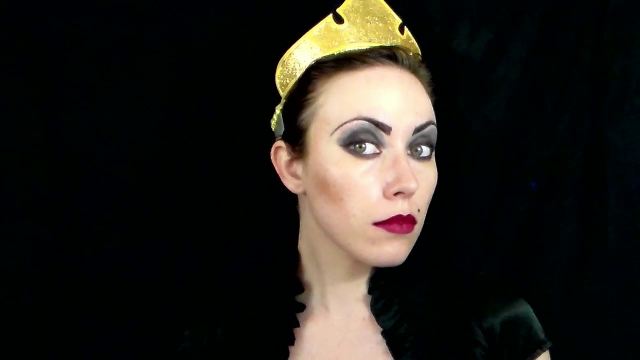 12. The Evil Queen Makeup Tutorial