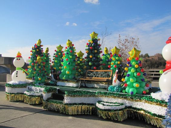 19. Balloon Snowmen Parade Float