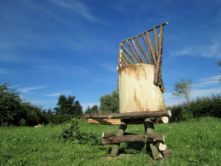 2. DIY Throne Chair
