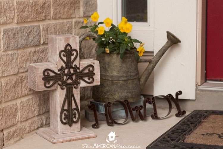 21. DIY Outdoor Wooden Cross Design