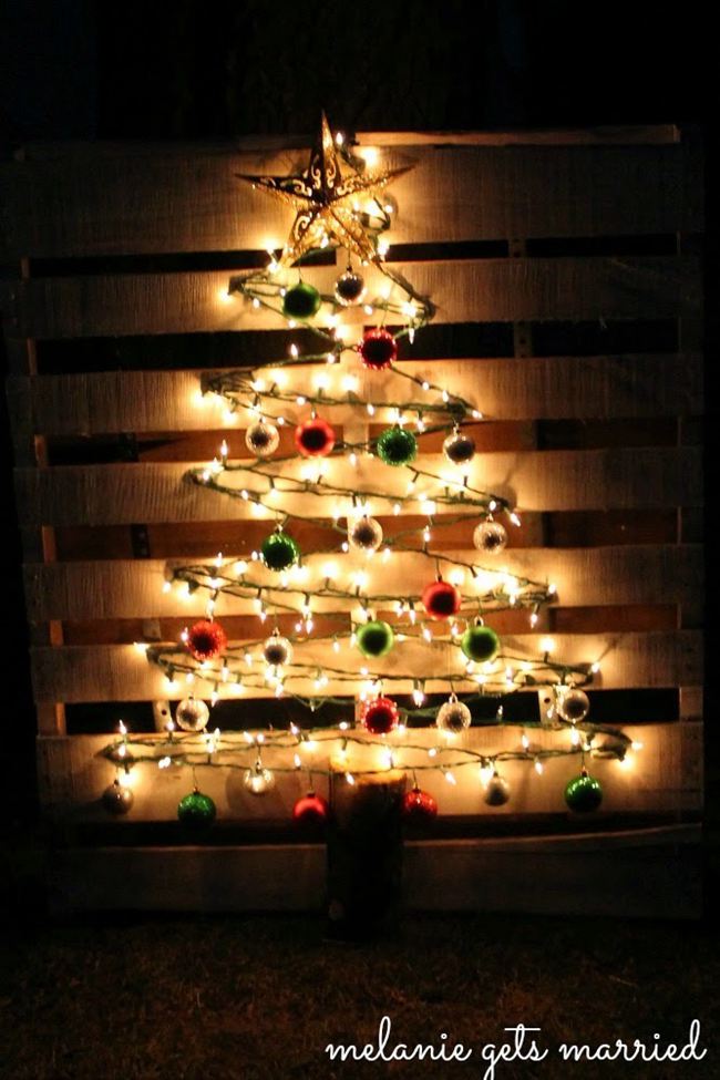 25. Pallet Tree with Ornaments