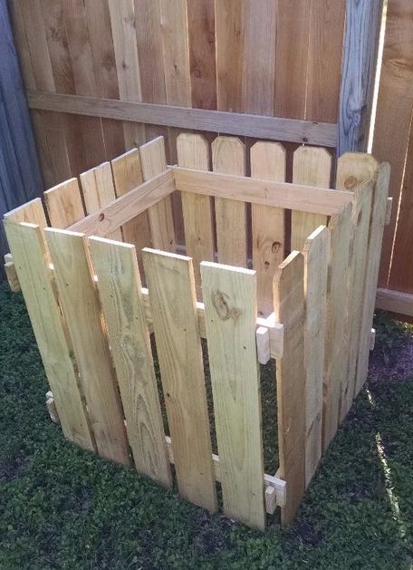 31. Moveable Compost Bin with Wooden Fence