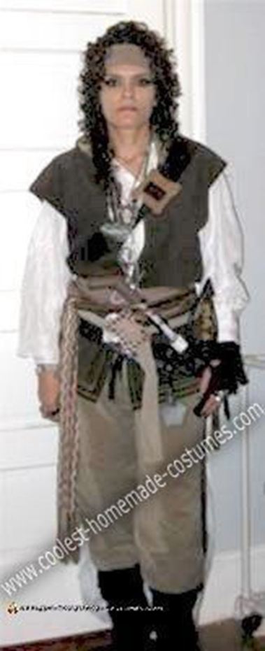55. Beautiful Female Pirate Costume