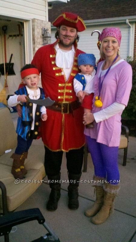 58. Jake and the Neverland Family Pirates Costume
