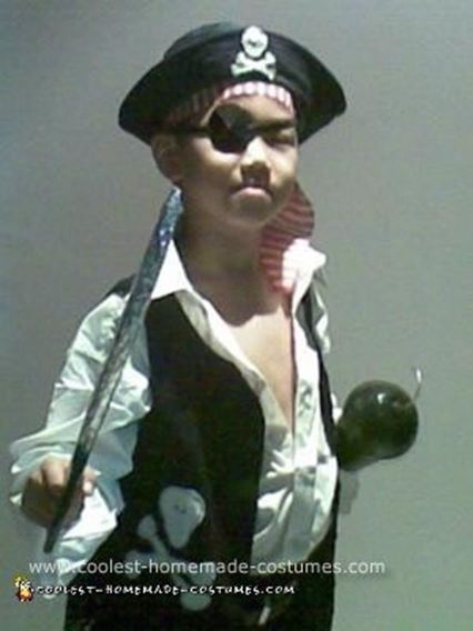 63. Cool Homemade Pirates Costume